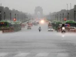 Delhi Rain Alert: People of Delhi-NCR are struggling with humidity after the scorching heat, know how long the rain will make you wait